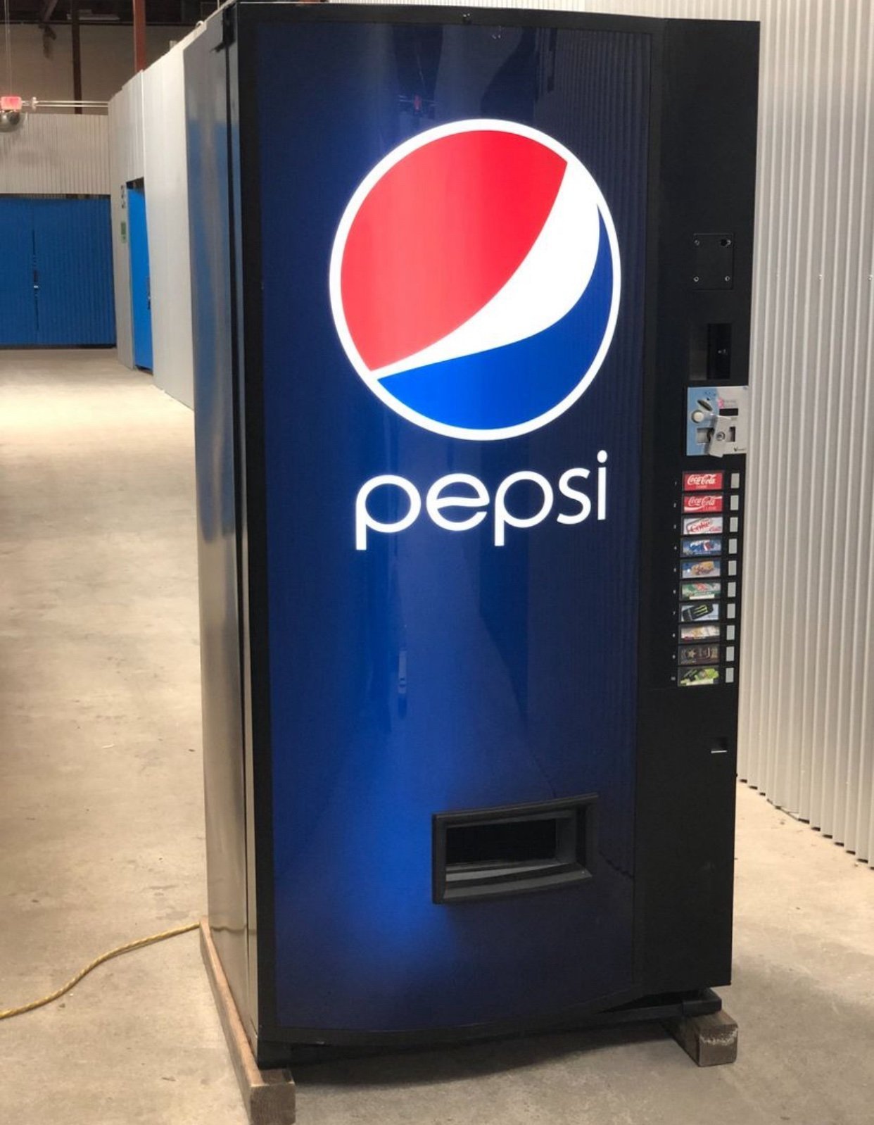 Used Vendo 680 Drink Vending Machine Used Vendo 680 Drink Vending Machine