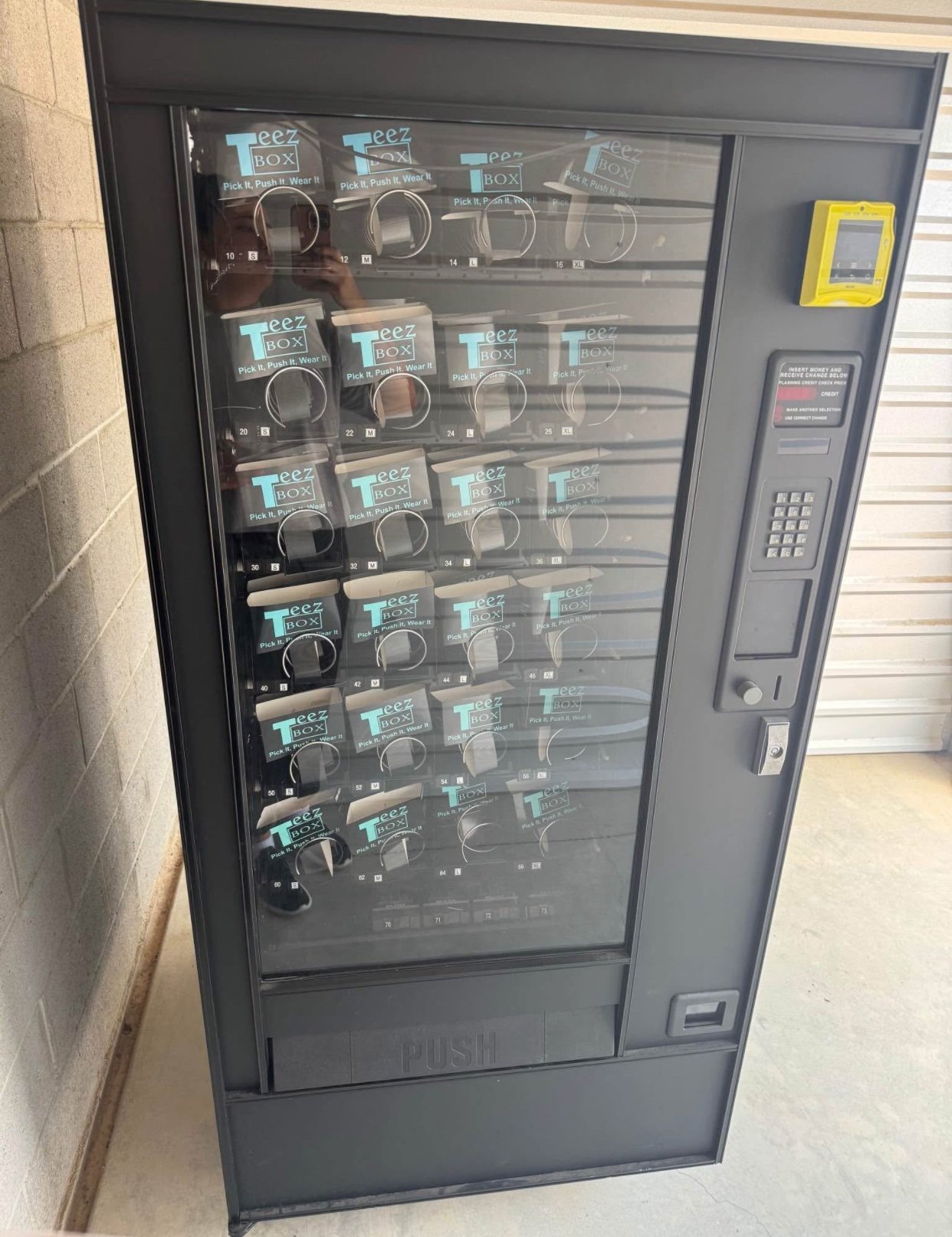 Used AP Studio II Snack Vending Machine with Card Reader Used AP Studio II Snack Vending Machine with Card Reader