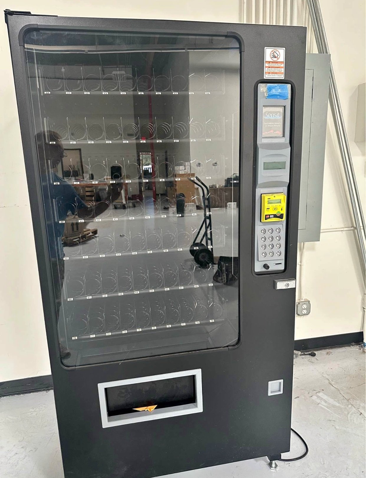 Used AMS 39 Combo Vending Machine with Card Reader Used AMS 39 Combo Vending Machine with Card Reader