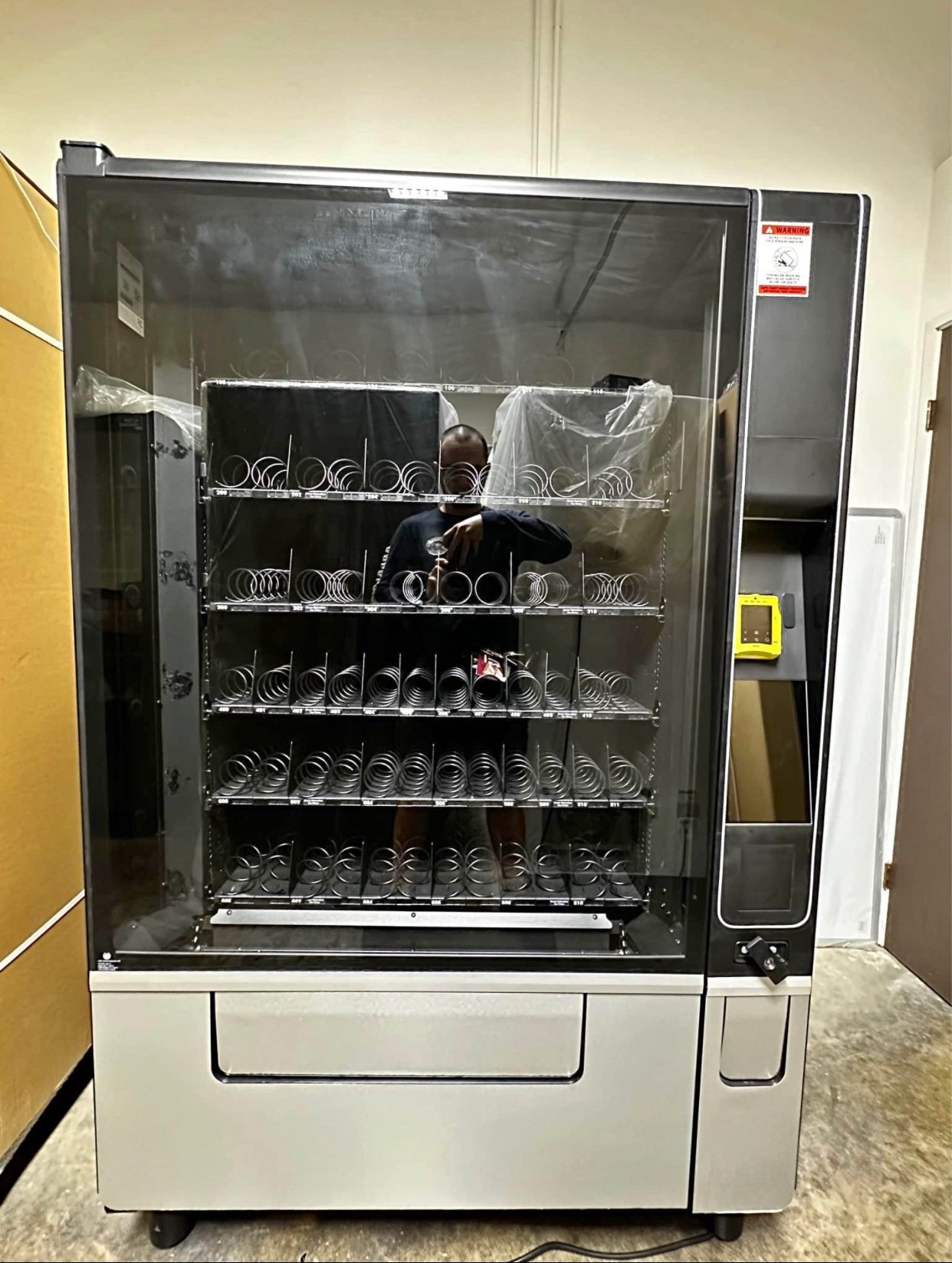 Used 2023 USI Evoke 6 Combo Vending Machine Used 2023 USI Evoke 6 Combo Vending Machine