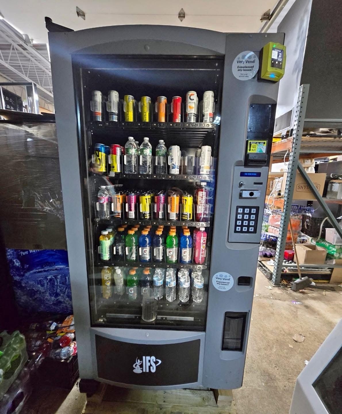 Used Royal Vendors RVV-500 Glass Front Beverage Machine Used Royal Vendors RVV-500 Glass Front Beverage Machine