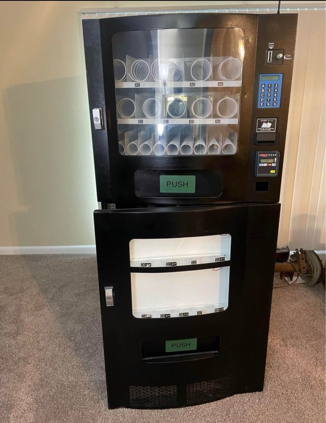 Used Seaga SM2300 Combo Vending Machine with Card Reader Used Seaga SM2300 Combo Vending Machine with Card Reader