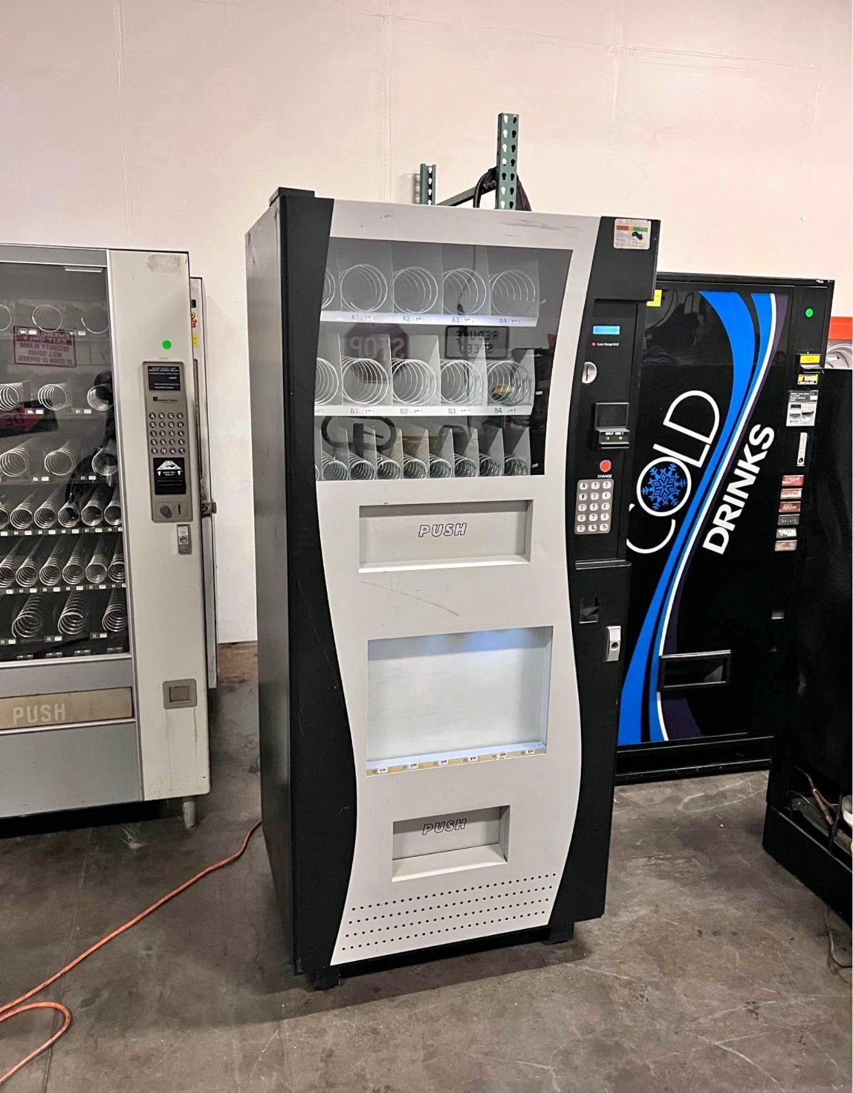 Genesis GO-380 Snack and Drink Combo Vending Machine Genesis GO-380 Snack and Drink Combo Vending Machine